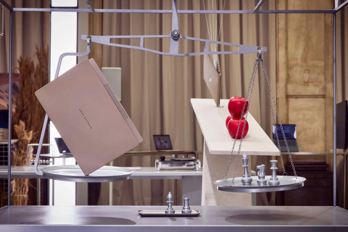 Mỗi gam màu của Zenbook A14 đều được nghiên cứu kỹ lưỡng, gợi cảm hứng từ cồn cát hay đá tự nhiên để đánh thức xúc giác người dùng.