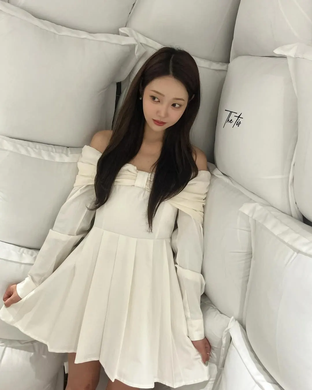 váy trắng cast nữ Địa Ngục Độc Thân
