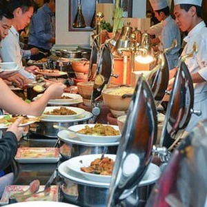 bua trua 5 sao tai khach san sharaton hanoi