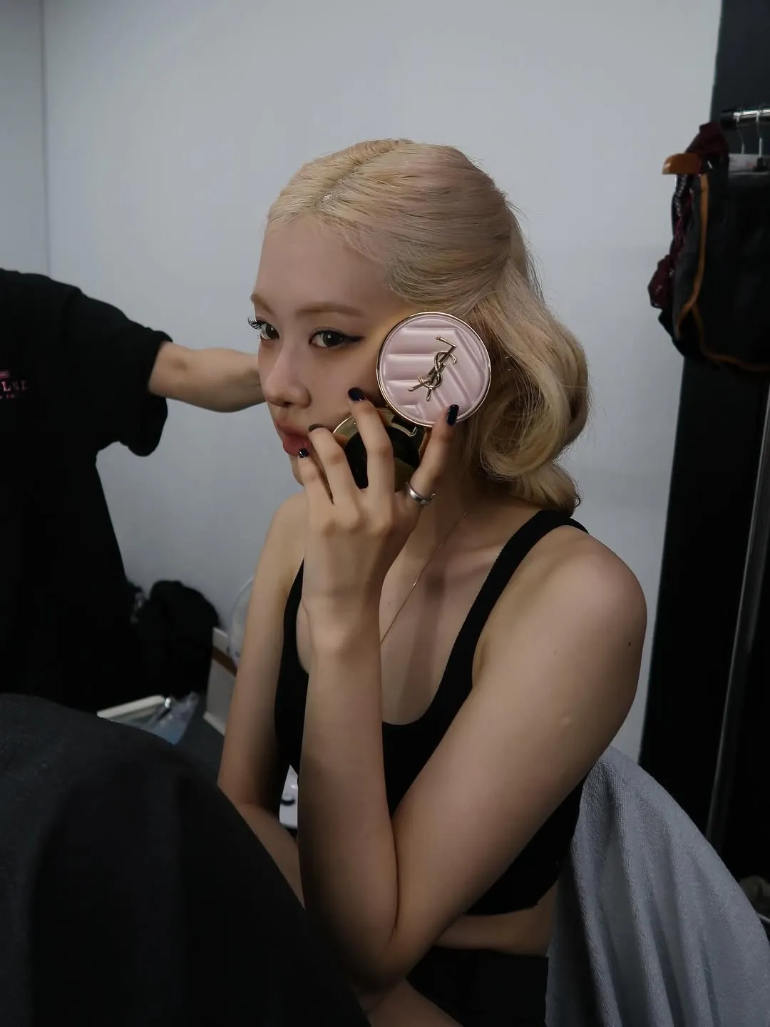rose và YSL tại hậu trường DEADLINE 2025