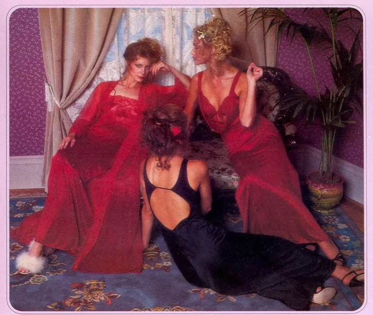 Catalog Victoria's Secret.