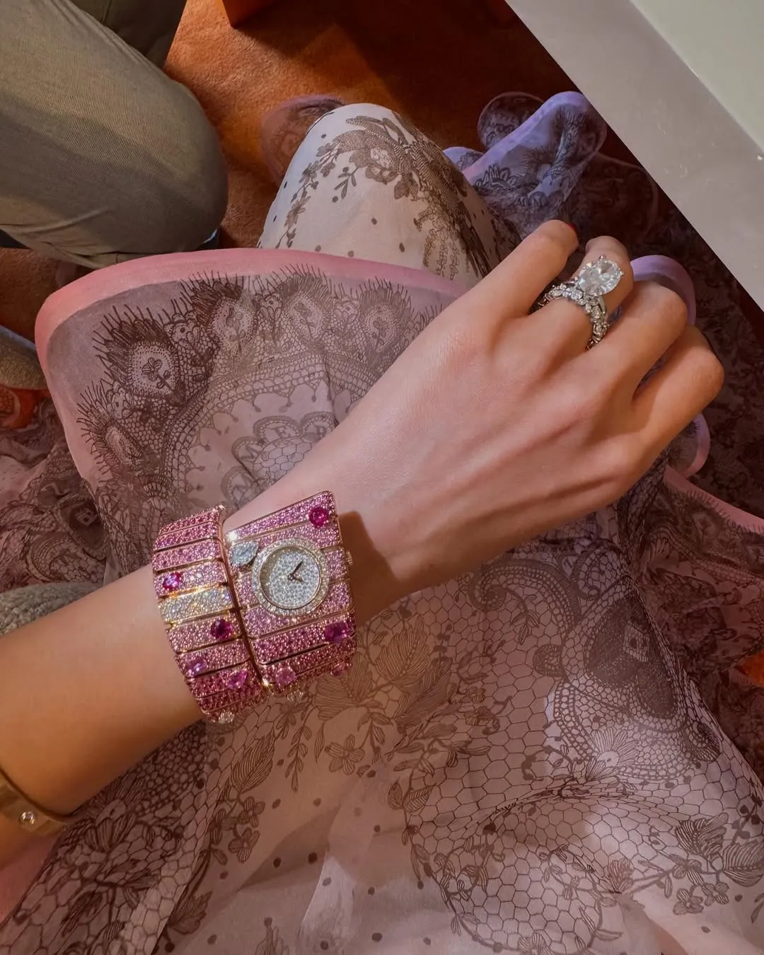phụ kiện becca bloom đồng hồ Bvlgari Tubogas Manchette High-Jewelry