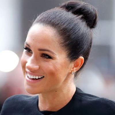 meghan markle mỉm cười