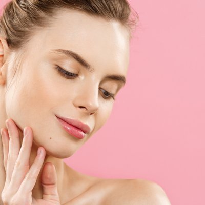 cô gái mát-xa cổ - collagen