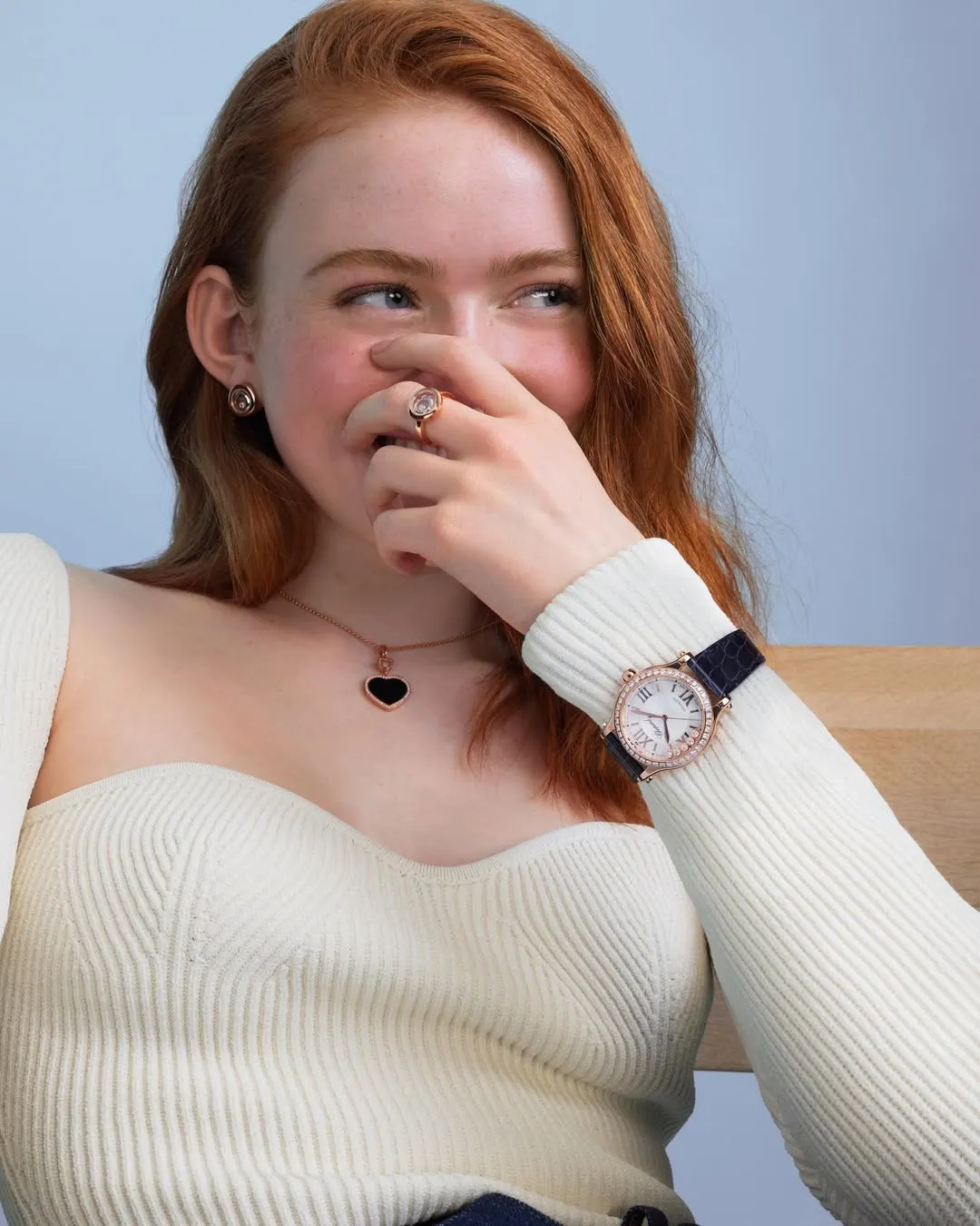Sadie Sink mang đến những chiếc đồng hồ và trang sức kim cương với nét đẹp cổ điển của Chopard theo phong cách hiện đại và thanh lịch hơn.