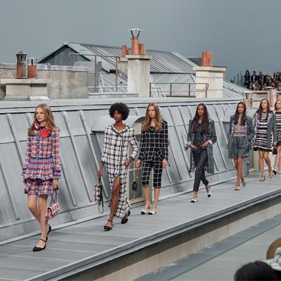sàn diễn thời trang Xuân Hè 2020 của Chanel