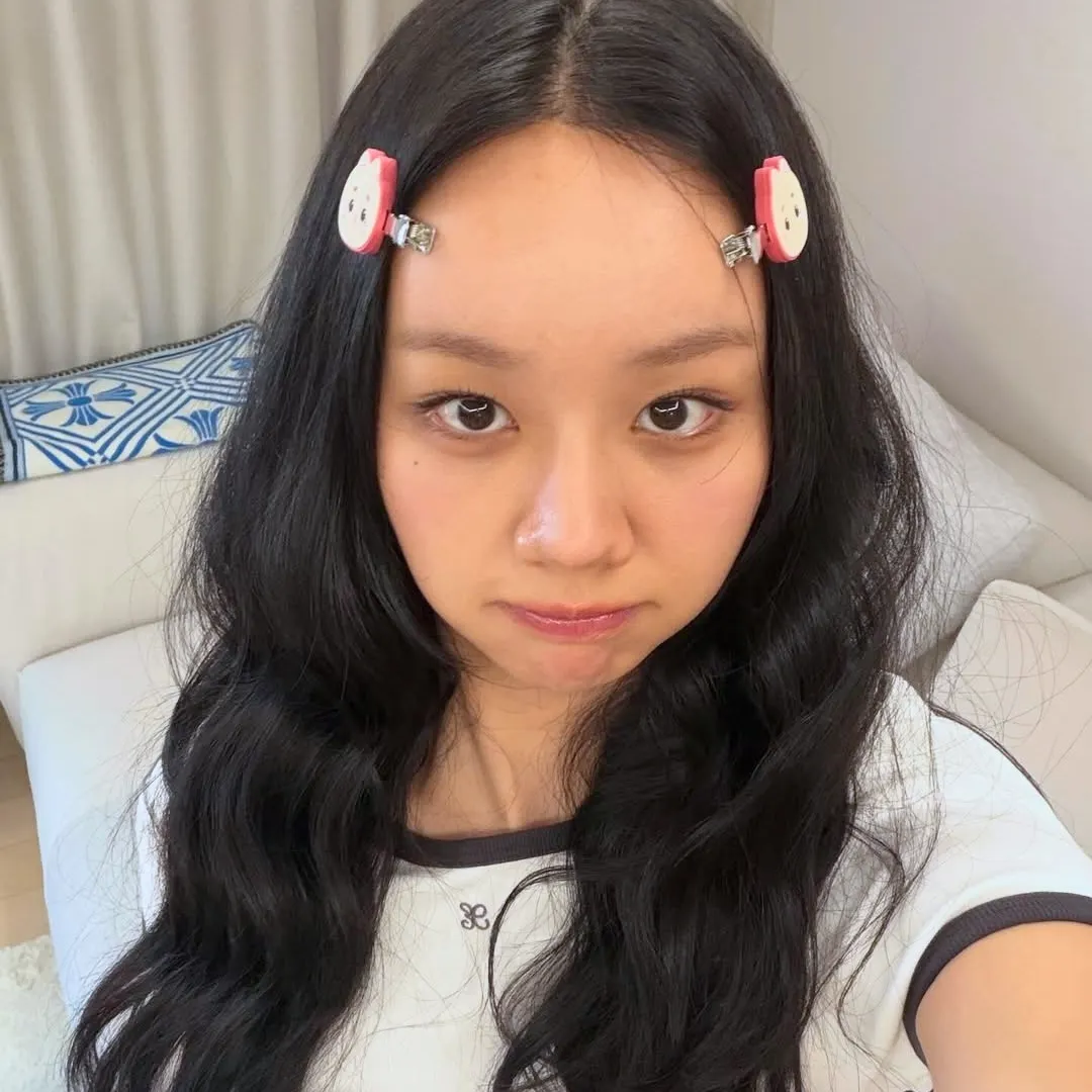 Hyeri với mái tóc bồng bềnh