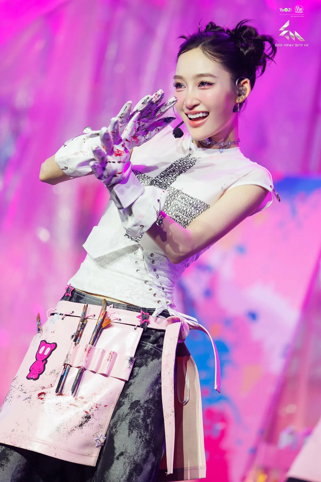 Juky San trong "Em Xinh Say Hi" trong livestage 2 