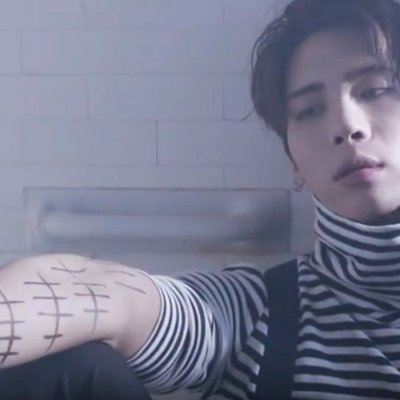 TaeYang thông báo về việc kết hôn, ca sĩ JongHyun đột ngột qua đời