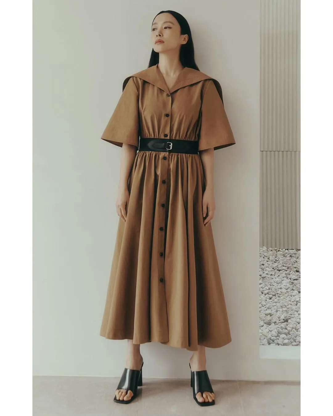 Thời trang của jeon do yeon đầm chiết eo 