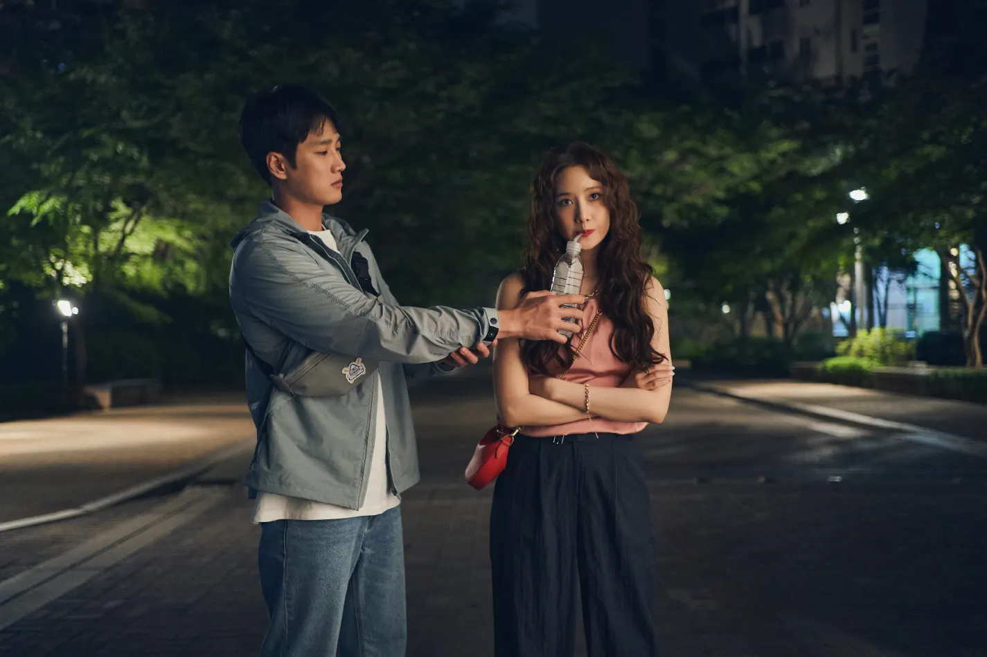 Sun Ji (YoonA) và Gil Gu (Ahn Bo Hyun) trong trailer Em Xinh Tinh Quái