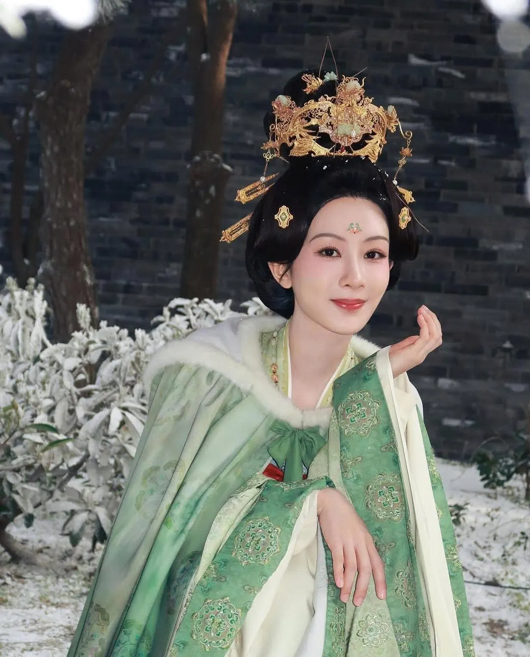 Dương Tử trong bộ Hán phục trang trọng, quý phái