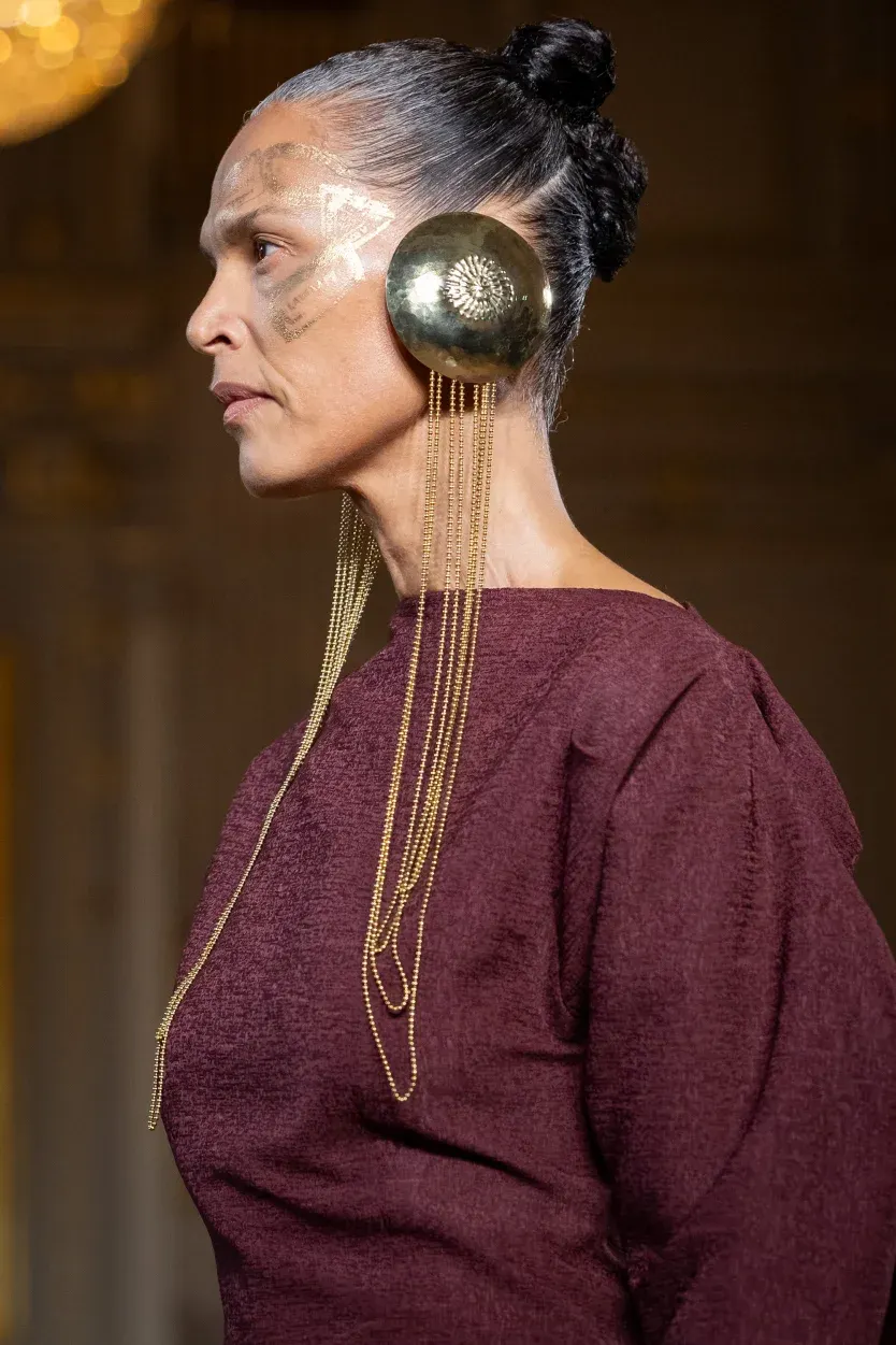 Những phụ kiện thời trang chính là bản tuyên ngôn đầy tự tự hào của những tâm hồn luôn hướng về cội nguồn.