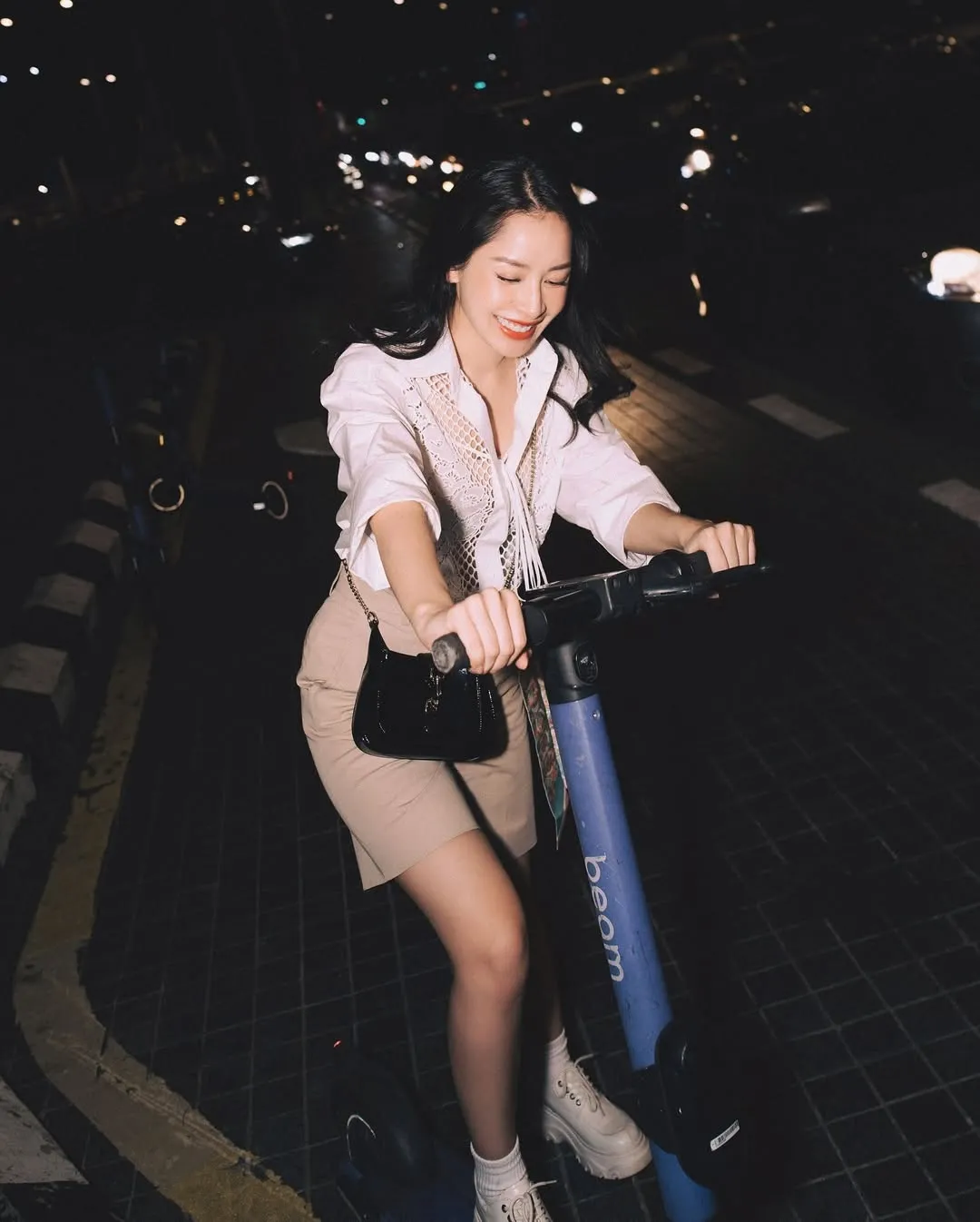 Chi Pu quần short kaki