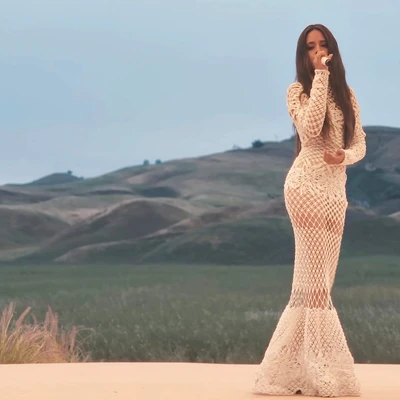 Camila Cabello mặc thiết kế của Cong Tri