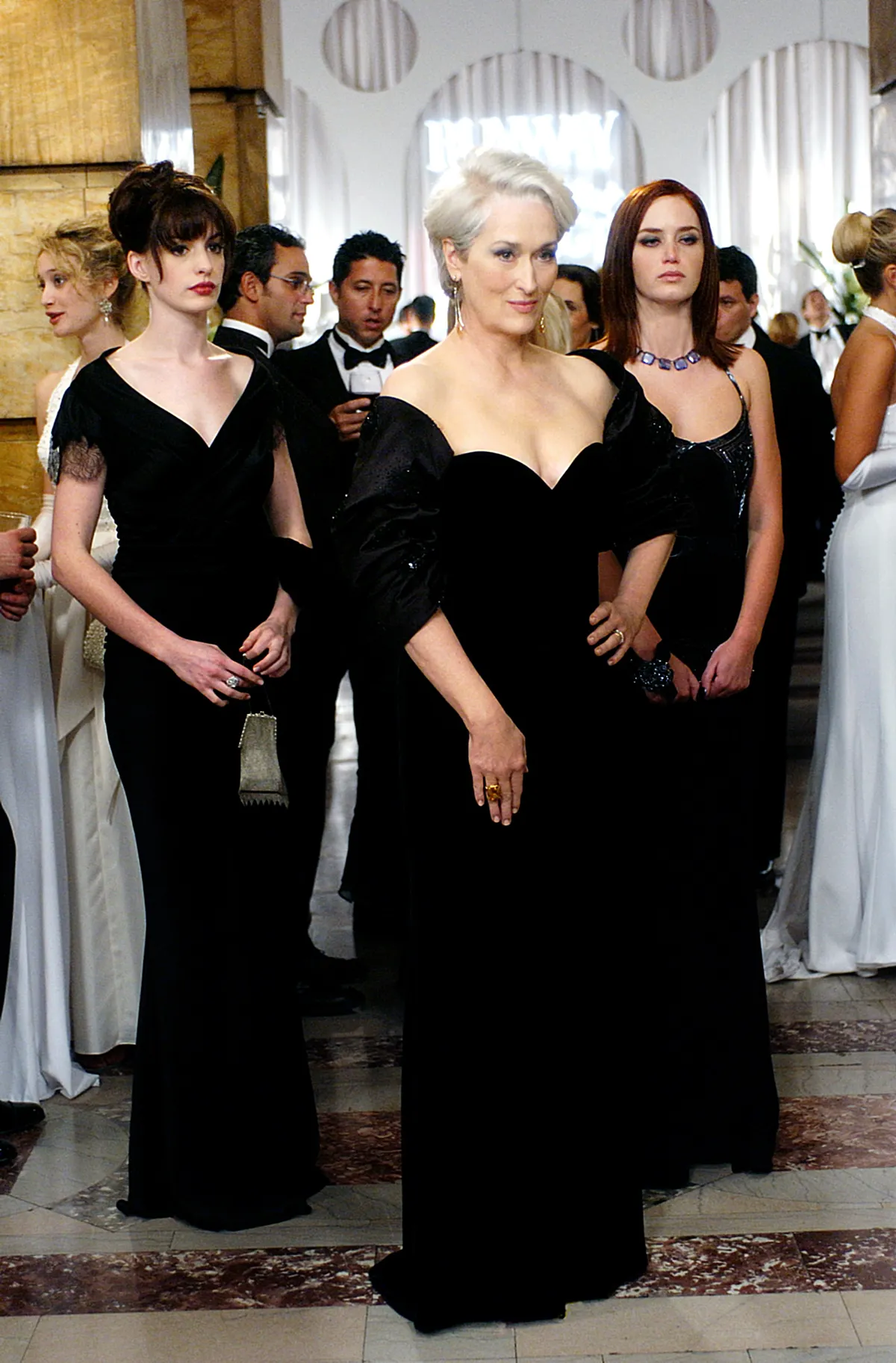 Biên tập Miranda Priestly cùng hai trợ lý Emily Charlton và Andrea Sachs