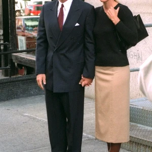 carolyn kennedy màu trung tính