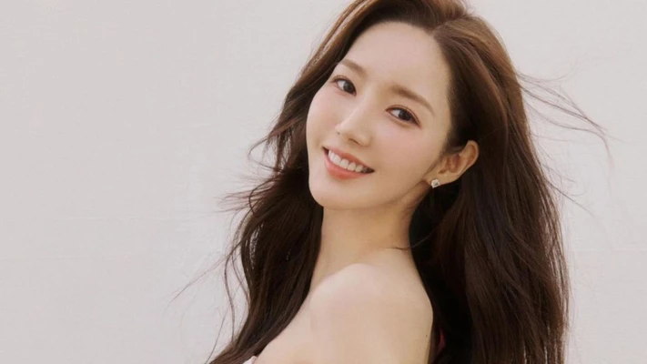 Park Min Young cười tươi - làm đẹp với phương pháp tiêm