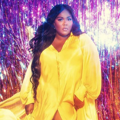Lizzo xuất hiện ấn tượng trên bìa tạp chí Glamour trong thiết kế của NTK Công Trí
