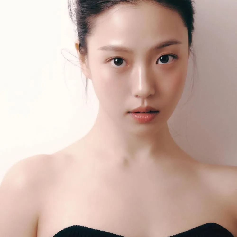 Hình ảnh chân dung của Go Min Si.