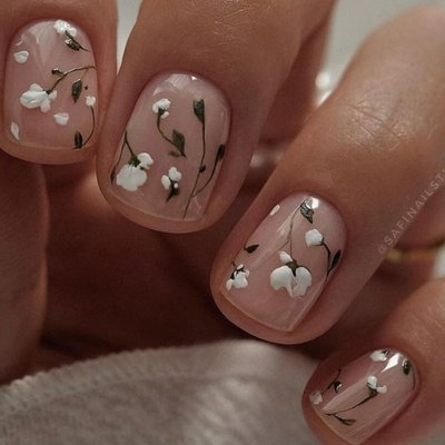 nail màu nude hoạ tiết hoa cho da ngăm