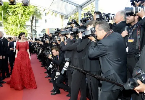 Lý Nhã Kỳ nổi bật với sắc đỏ cổ điển tại Cannes 2016 15
