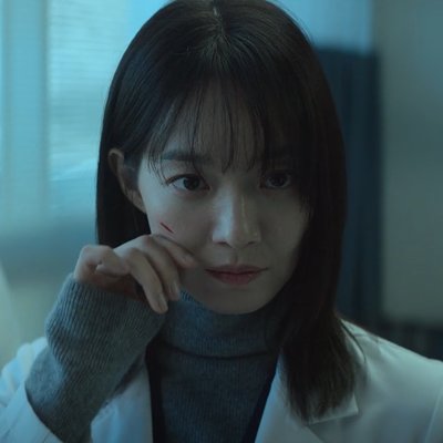 thời trang shin min ah trong karma