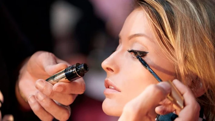 cách chuốt mascara không trôi cả ngày