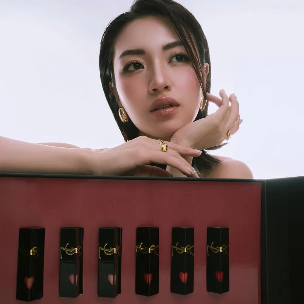 Hình ảnh Cilly với BST son The Inks của YSL Beauty.
