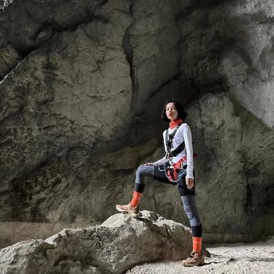 Biên tập viên Làm đẹp của ELLE Việt Nam - chị Nicky Khánh Ngọc trekking.