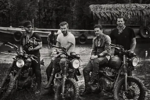 Bộ phim tài liệu đầu tiên của anh: &<mark class=