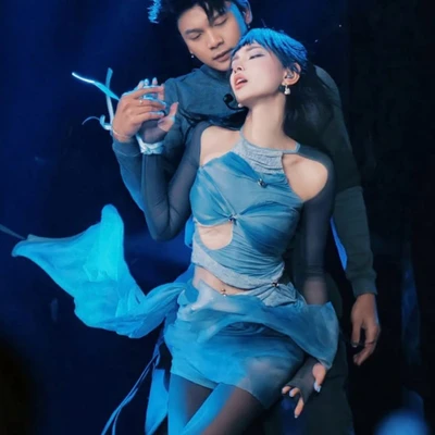 elle-thumb-vuong-em-xinh-say-hi-live-stage-2