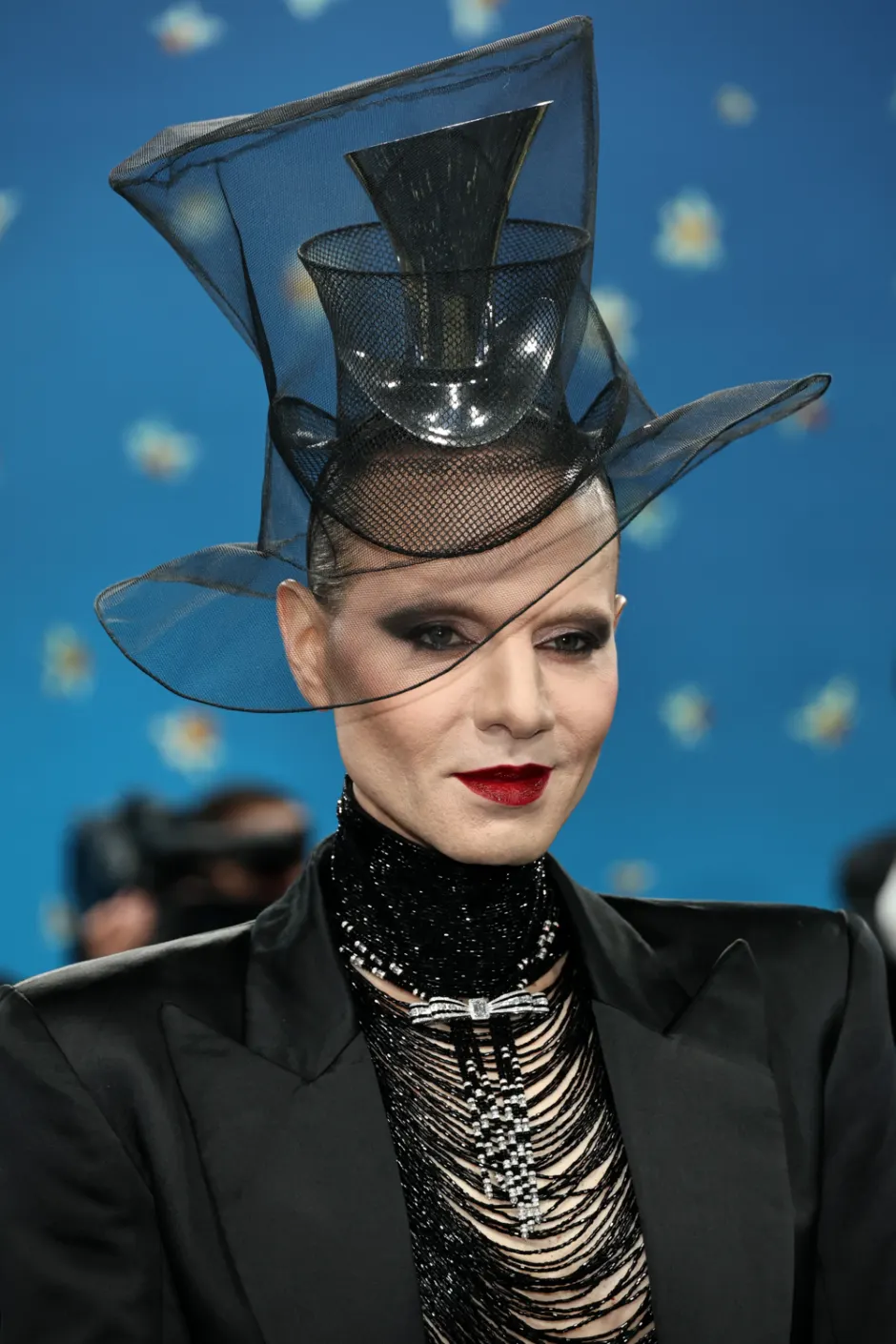 Jordan roth diện mũ tại met gala 2025