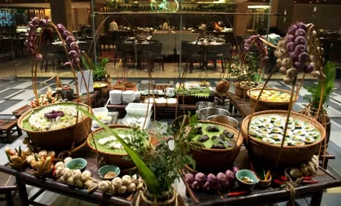 Mua he tuoi moi tai Crowne Plaza West Hanoi (1)