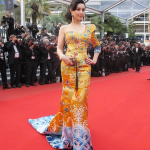 Học tập bí quyết thời trang U40 đẳng cấp của Phạm Băng Băng - ELLE VN