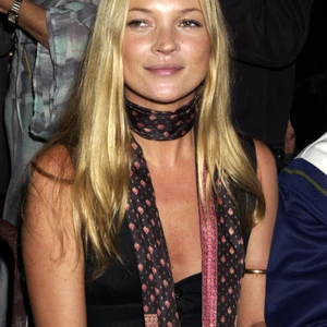 kate moss khăn choàng mỏng