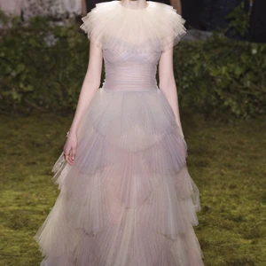 Những BST nổi bật tại tuần lễ Haute Couture Xuân-Hè 2017 - ELLE VN