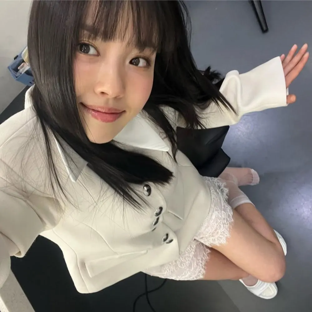 Hình ảnh selfie của Go Min Si — nữ diễn viên trong "Mỹ vị yêu đương".