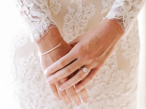 nhẫn kim cương đẹp tinh tế với kiểu dáng cổ điển