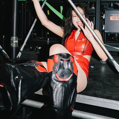 elle-thumb-vuong-jennie-motorcore-f1