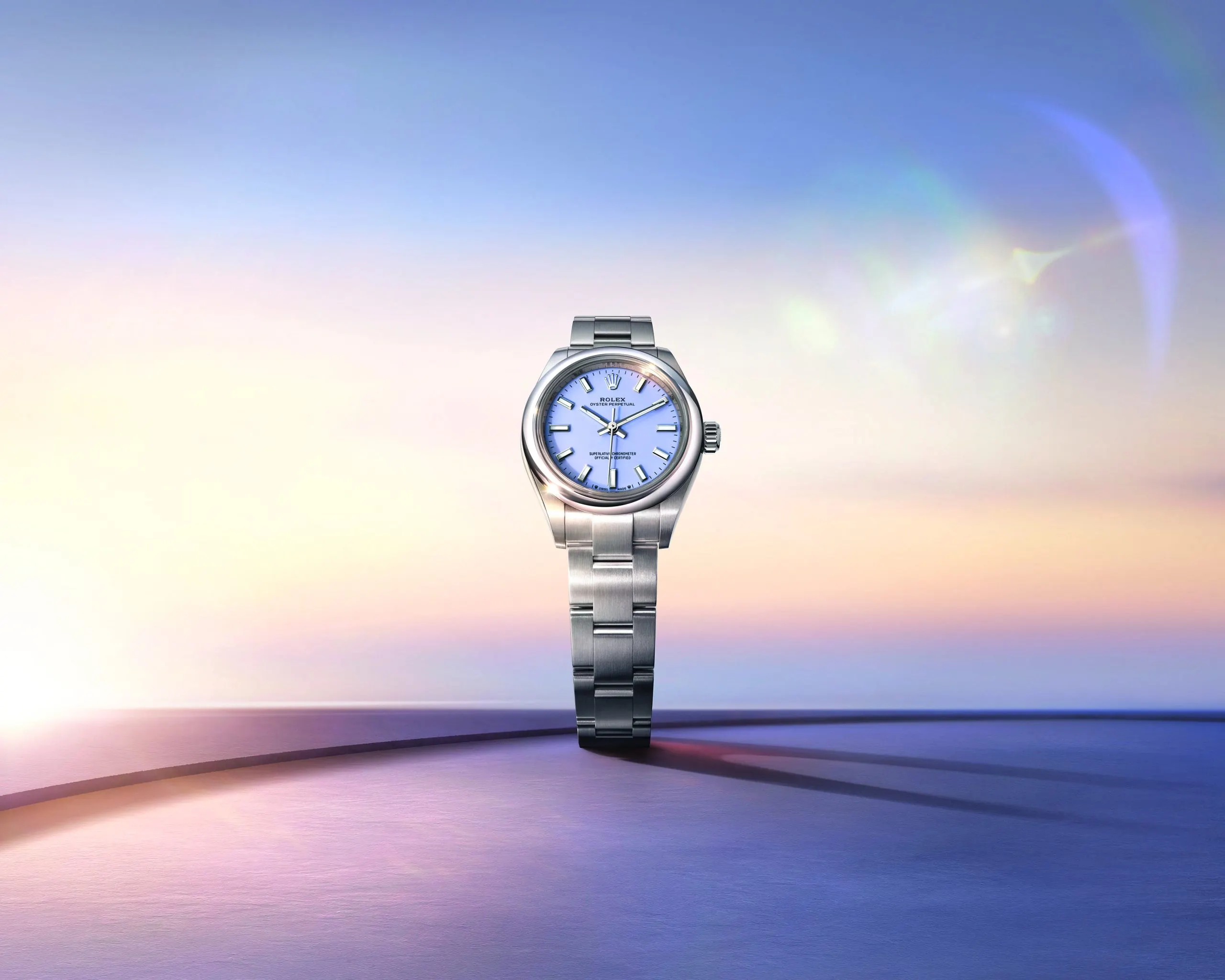 Oyster Perpetual 28 với mặt đồng hồ màu hoa oải hương và dây đeo Oyster
