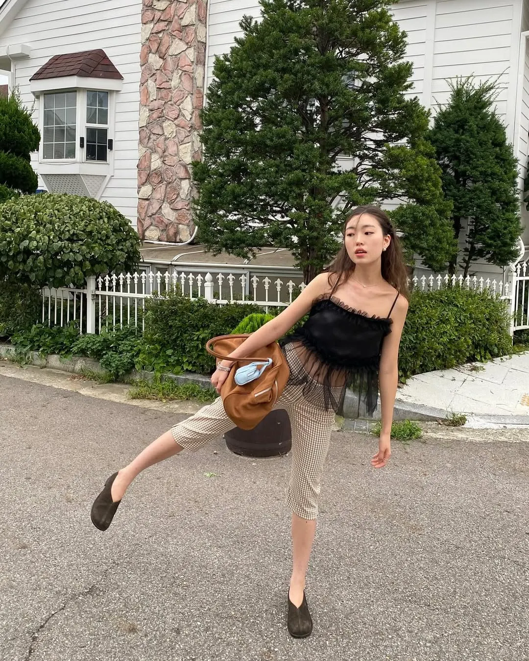 chaaemonie áo croptop phối quần lửng 