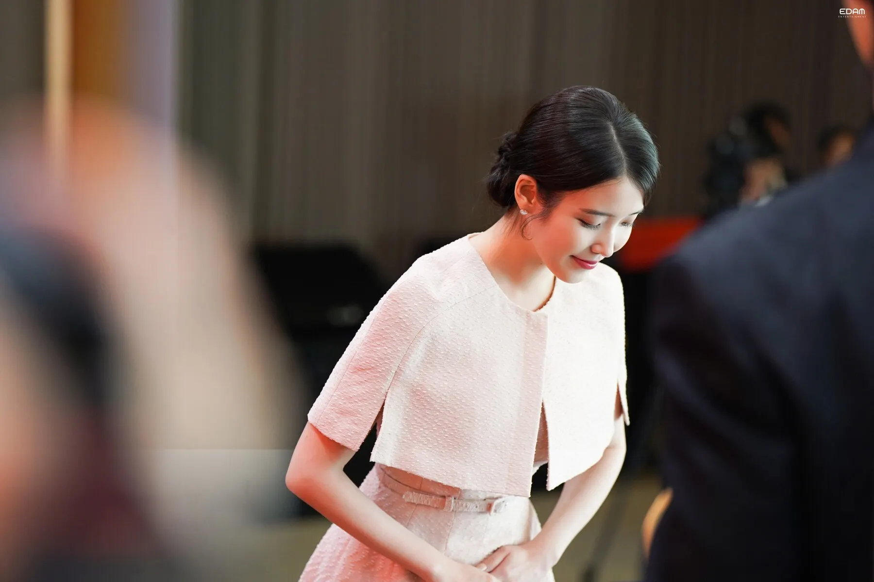 ELLE-PHONG-CACH-THOI-TRANG-IU-PERFECT-CROWN-PHIM00026