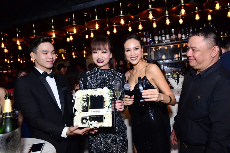 Goodgirl cocktail party, tôn vinh những đôi giày cao gót và nữ quyền