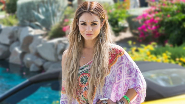 Điều gì làm nên phong cách thời trang Bohemian của “nữ hoàng Coachella” Vanessa Hudgens?