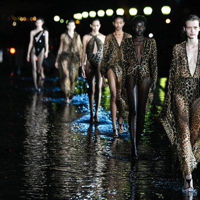 BST Saint Laurent Xuân - Hè 2019: Sức hút mãnh liệt của màu đêm!
