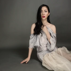 Diễn viên múa Linh Nga trong thiết kế của NTK Li Lam 05