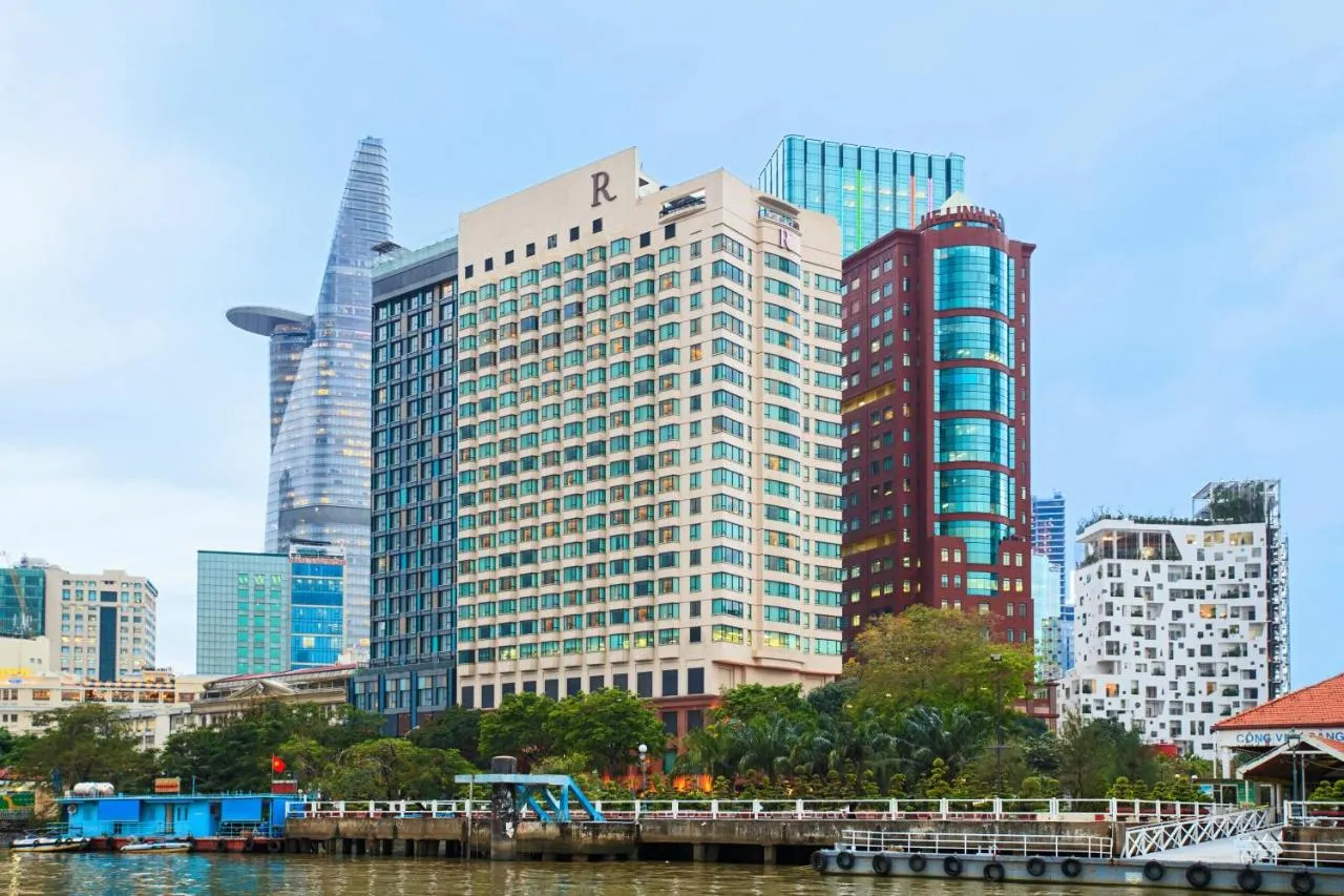 renaissance riverside ở tphcm