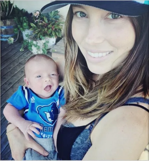 27D1DE2700000578-3048825-First_photo_Justin_Timberlake_posted_this_adorable_pic_of_his_wi-a-7_1429686994318