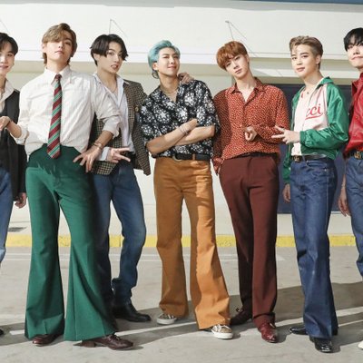 trang phục phong cách retro disco thập nien 70 mv dynamite bts
